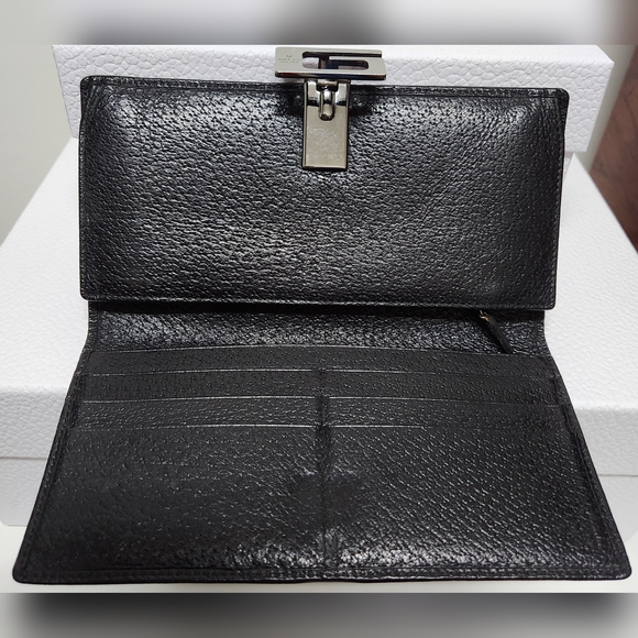 GUCCI G Hardware with Hook Black Pebble Grain Wallet - Picture 1 of 16
